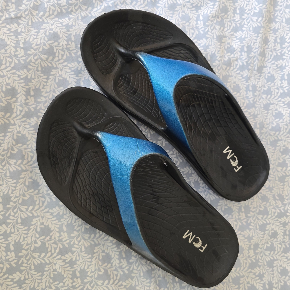Island Surf Blue And Black Flip Flops - Excellent Condition!